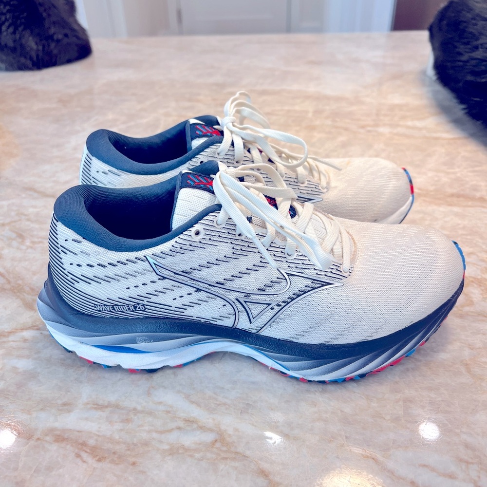 Women’s Mizuno Wave Rider 26 Size 7